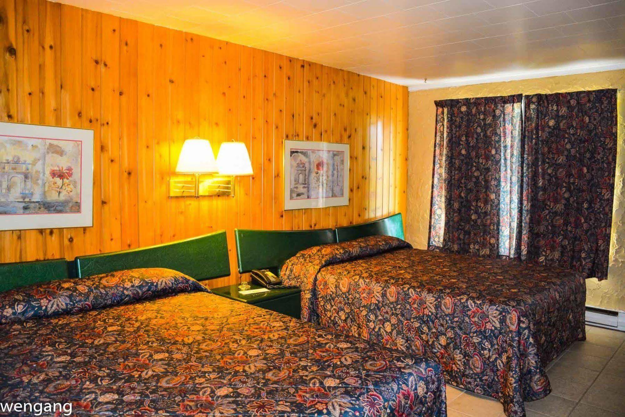 Auberge Godard Nominingue エクステリア 写真