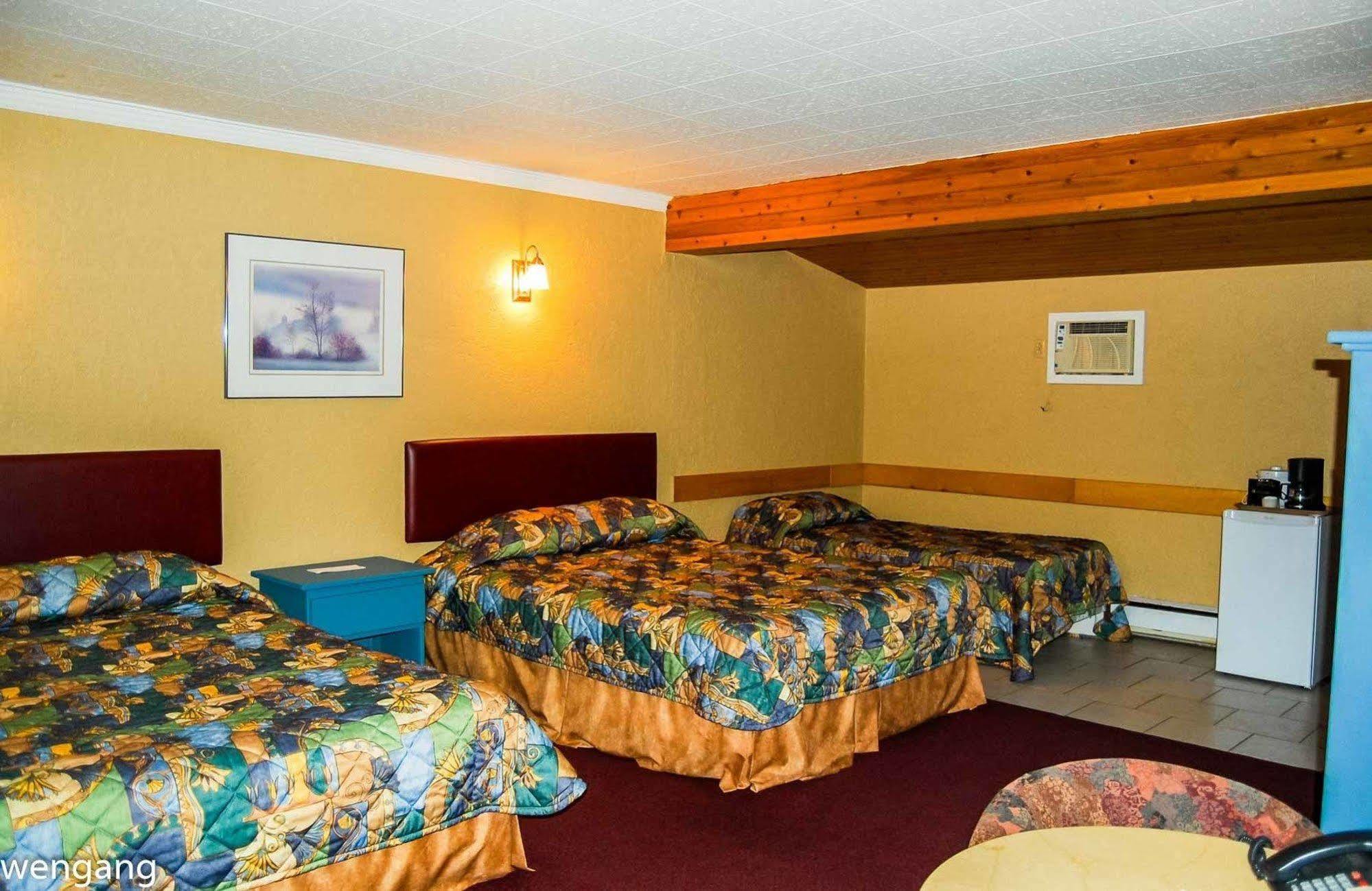 Auberge Godard Nominingue エクステリア 写真