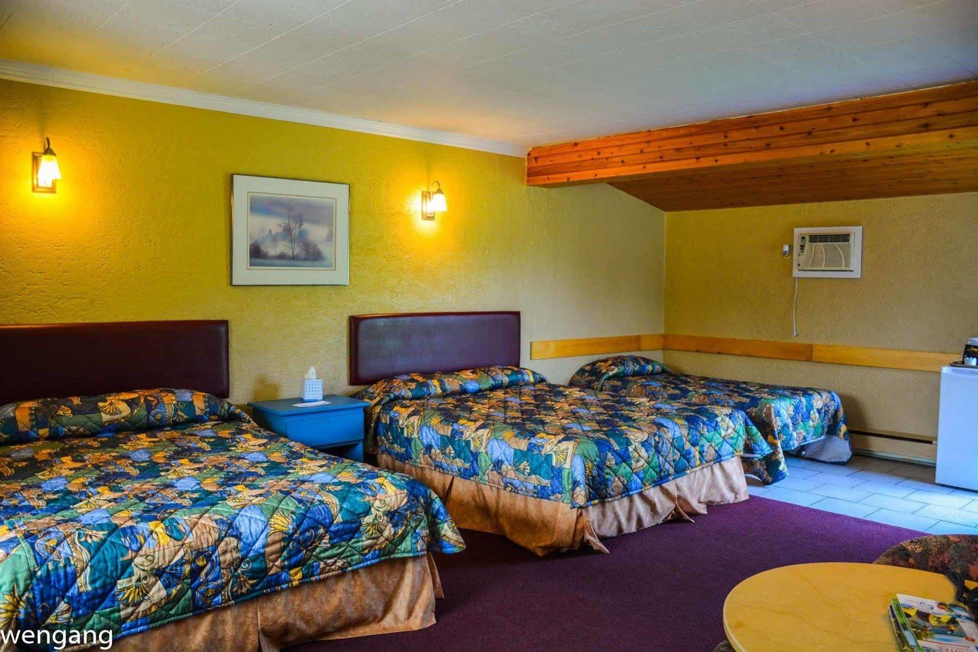 Auberge Godard Nominingue エクステリア 写真