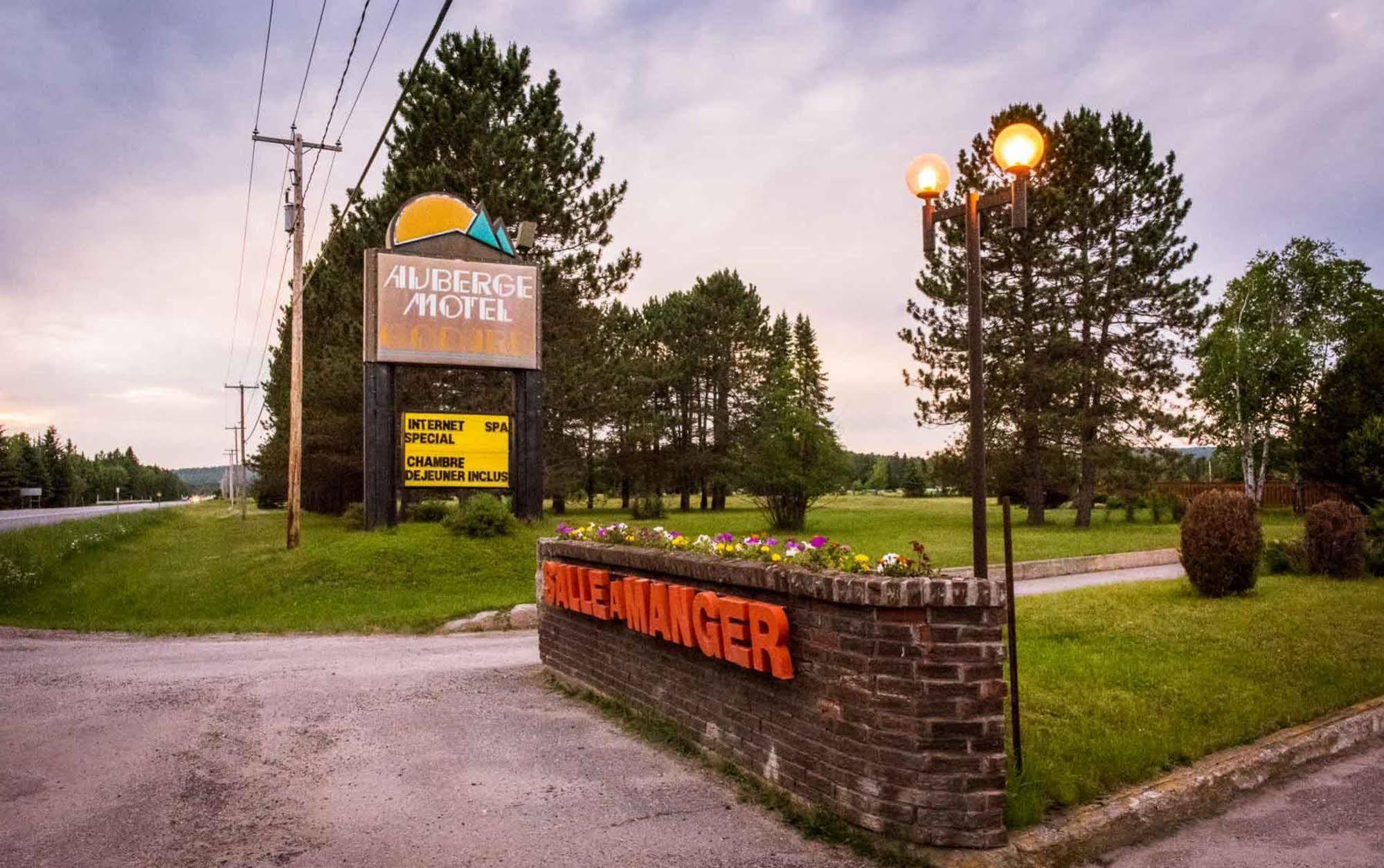 Auberge Godard Nominingue エクステリア 写真
